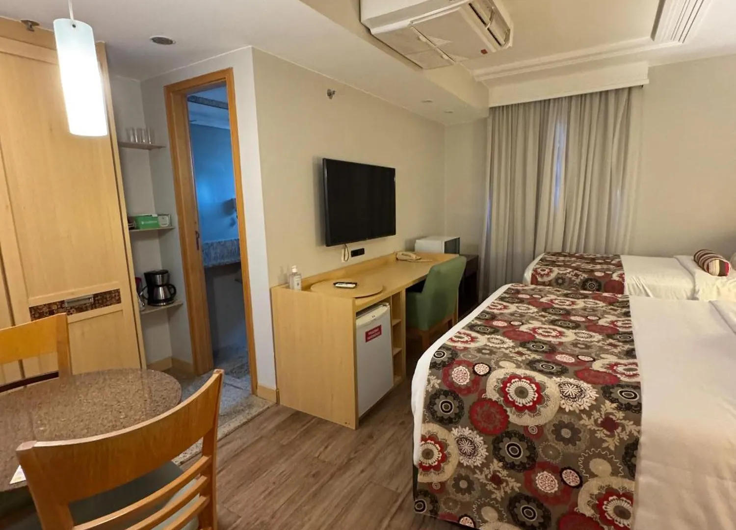 ****  Alto Padrao - Cama Queen E Viuvao No Hotel Let'S Idea Brasília Brazilië